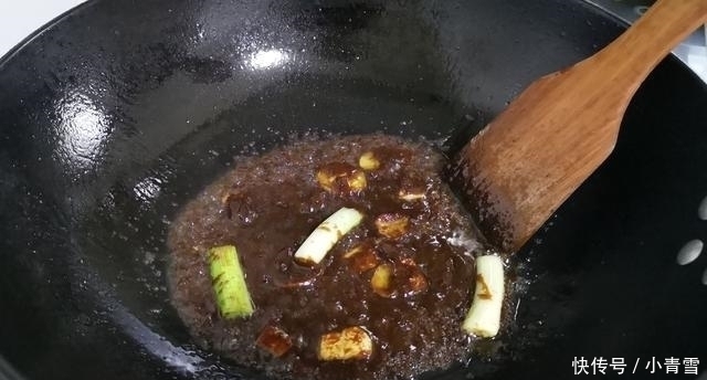 做鱼时,去腥加酒加醋是大错特错这才是最好吃做法,上桌就扫光