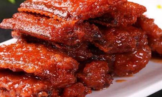 美食精选：腐竹焖牛腩，红烧带鱼，烧鸡翅，酸辣炒猪肝的做法