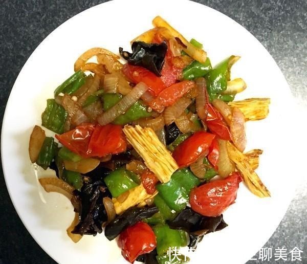 青椒木耳炒腐竹|美食推荐干煸鸡块、香干炒花菜、青椒木耳炒腐竹、葱油鲜香菇