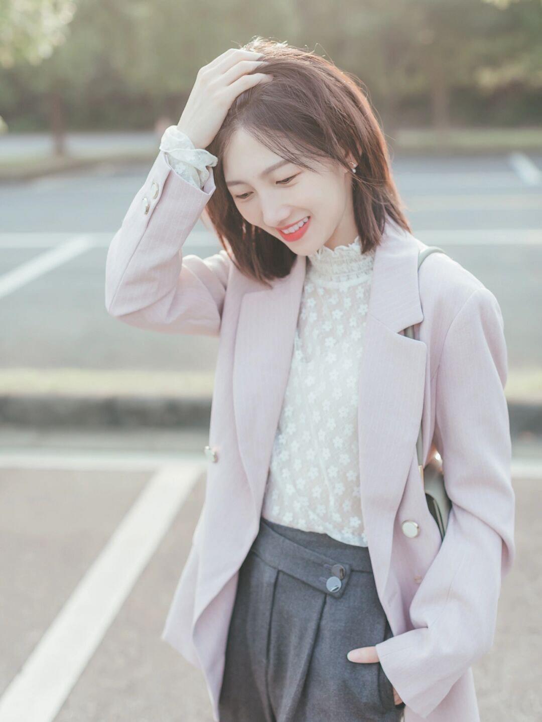 搭配|秋季通勤风怎么穿?白色长款大衣+牛仔裤,清新又时尚!