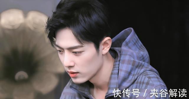 |肖战大学登报纸被扒,粉丝看到内容搞笑又骄傲,在哪里都闪闪发光