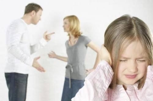 单亲妈妈|不想结婚但想要孩子，砸50万生5国混血儿的单亲妈妈，现在咋样了？