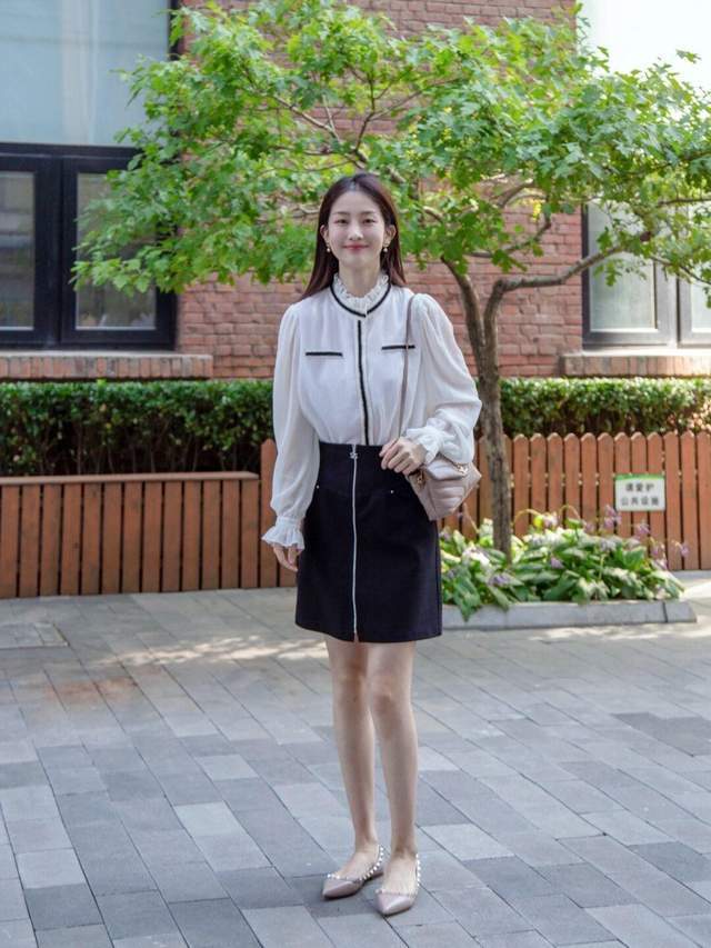 西服|想变成“商圈精英”的女神,试一试西服搭配波点连衣裙,高贵大气