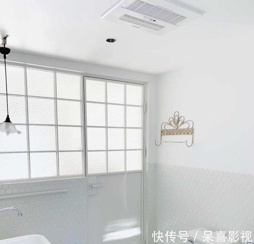 护墙板|参观了这个家,才明白什么叫高雅,全屋大白墙,竞没有一丝的俗气