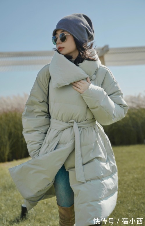 奔三奔四的女人,建议多穿“羽绒服”,下搭牛仔裤、半身裙真时髦