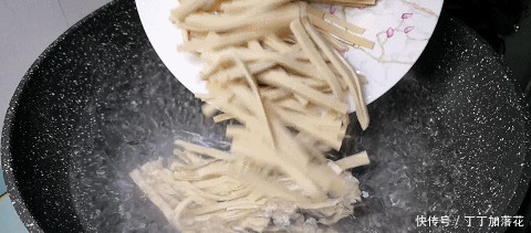 一张豆皮,一把韭菜,做人见人爱的素食小炒,简单易做,好吃不贵!