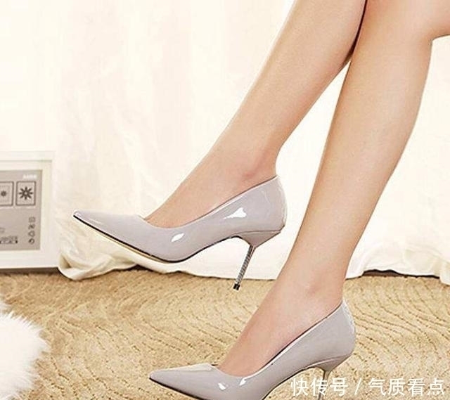 时尚的尖头高跟鞋小巧玲珑，优雅又有气质