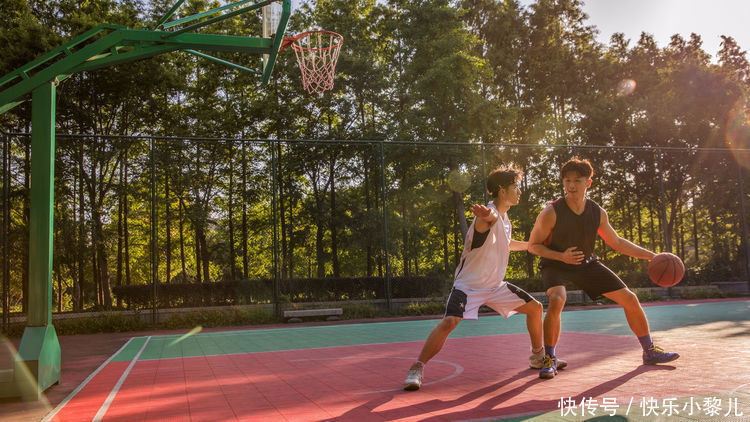 哆啦没打针没吃药,医生开六个方子,13岁一米六的男孩一年长高15厘米