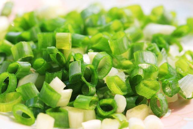 肠胃疾病|一根葱等于十分钟,吃葱的功效原来是如此那么明显