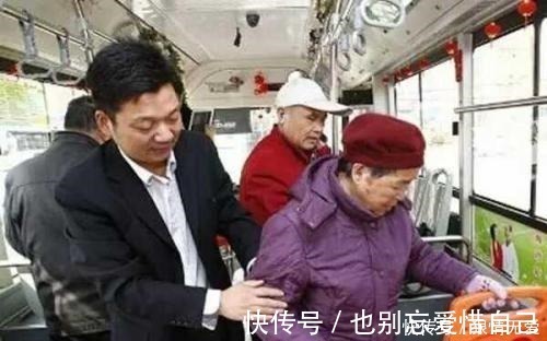 公交|大妈公交上逼孕妇让座,咒骂“孩子早晚会掉”,孕妈的反击很解气!