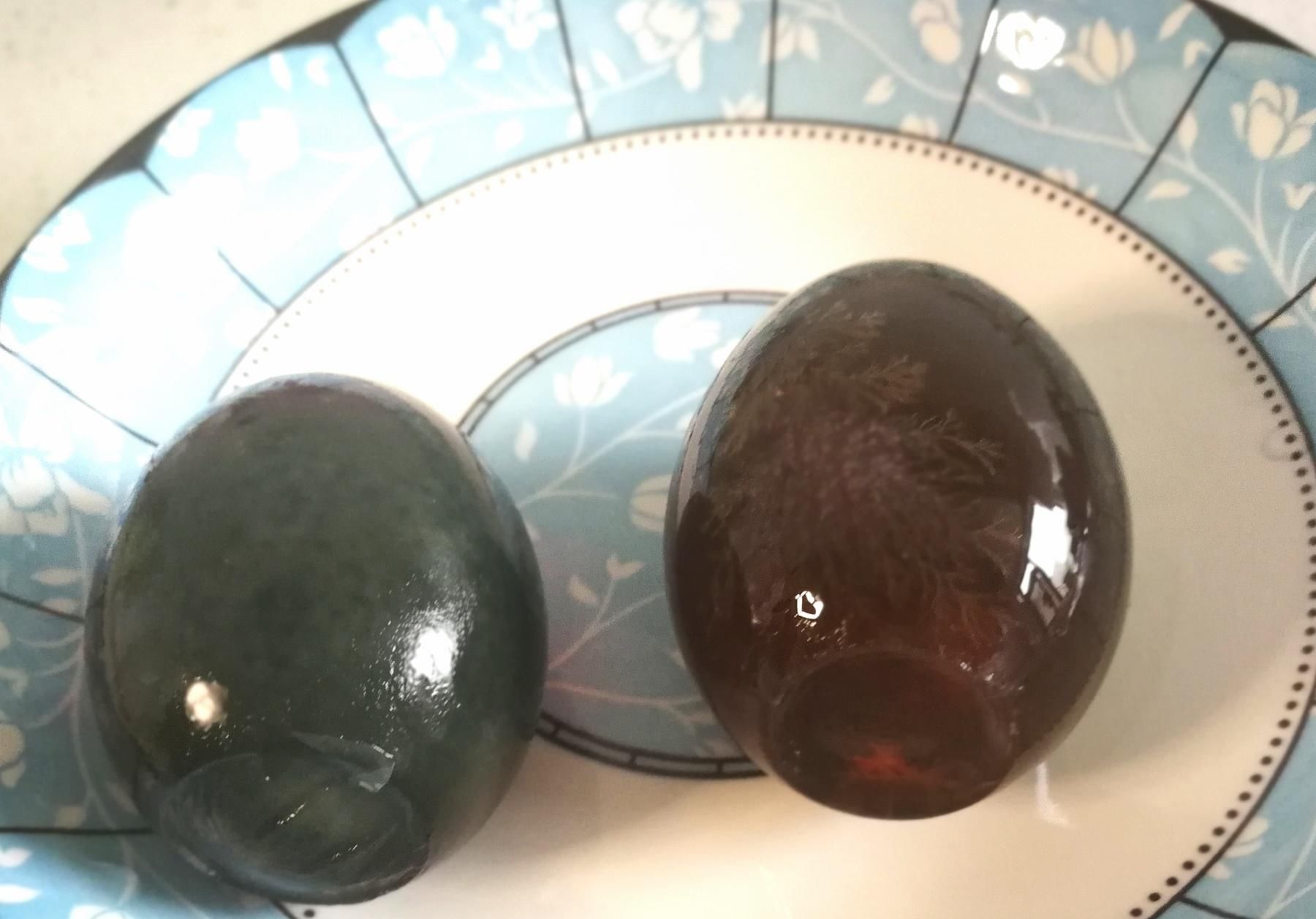 大厨|切松花蛋时，直接下刀切就废了！大厨教你1个诀窍，不散花不粘刀