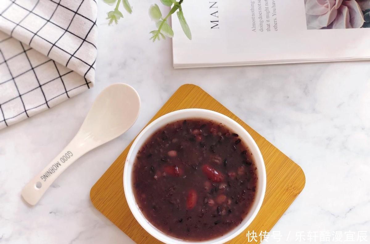 红豆杂粮粥|女生经常熬夜别忘多喝这粥,这几样补血的食材熬一锅,滋补又养发