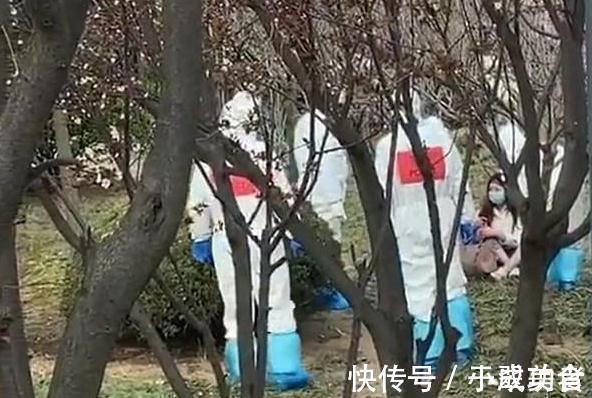 父亲|父亲卑微请求女儿省点花,女留学生嫌每月1万生活费少,发帖骂父