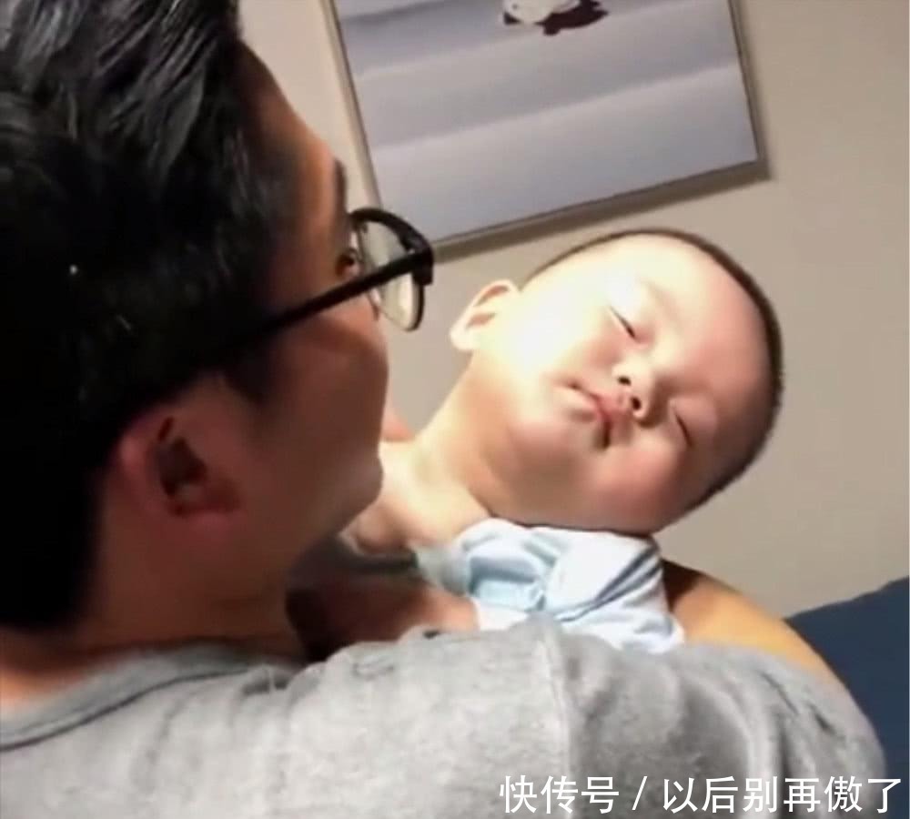 爸爸|爸爸好不容易将宝宝哄睡,接下来竟是如此情况,爸爸不淡定