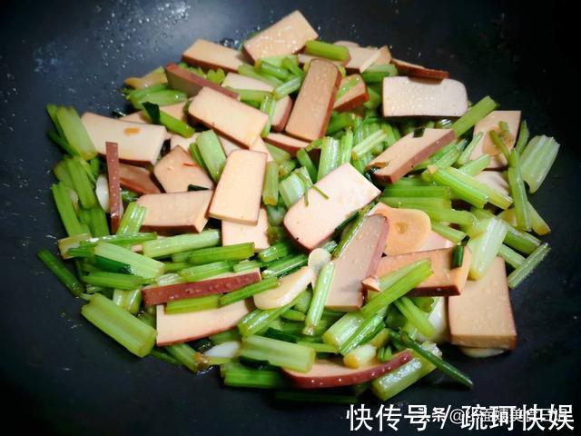 芹菜|芹菜和这菜是“黄金搭档”，营养和口感比豆腐干还好，孩子特爱吃