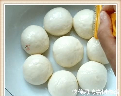 做鸡蛋饼别再搅面糊了,学学这个新做法,柔软透亮比纸薄,特筋道