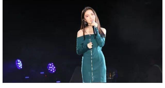 他们跟黄霄云同为第四季学员,黄霄云成导师,他们又来参加好声音