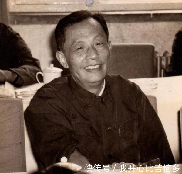 书法$原国务委员张劲夫书法不俗,大字浩瀚厚重苍然,小字却不尽如人意