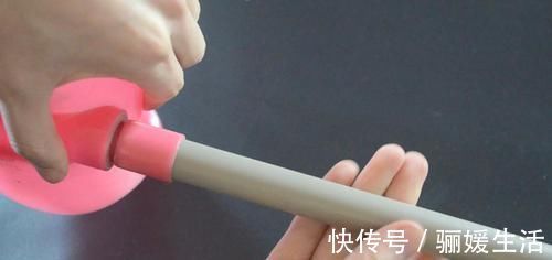 手杆|你家里有用旧不要的百洁布吗?这个用途太聪明了,越早知道越好