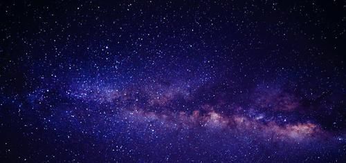 牛顿 打开手电筒1秒后立即关闭,发出的光能照射到宇宙边缘吗