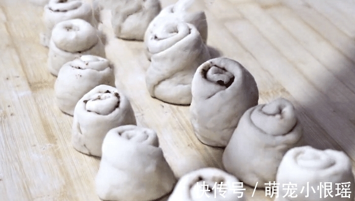 立秋后,遇到此果要多吃,3块钱1斤,补钙补铁,蒸一蒸香甜又松软