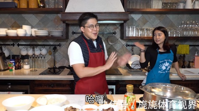 幸福感满满,霍启刚下厨捉弄老婆,豪华厨房意外曝光
