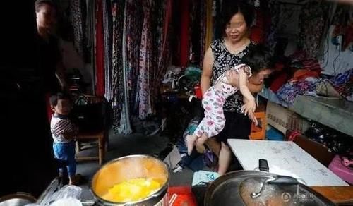 学校|三类零食上榜儿童黑名单，每个学校门口都有售，妈妈要学着管控