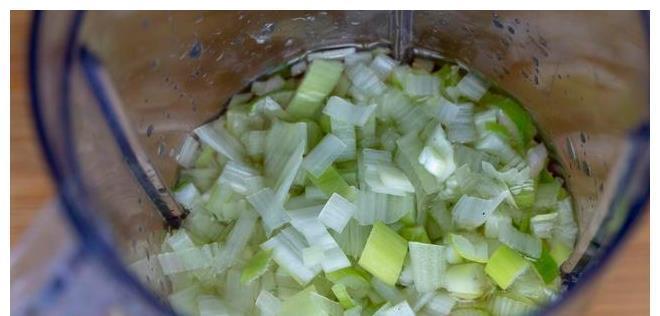 猪肉大葱包|猪肉大葱包好吃有秘诀，教你调馅小技巧，馅香汁浓，吃5个不解馋