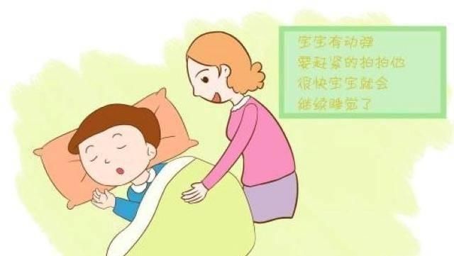 新生|护士把新生婴儿放入水中，宝宝以为自已在肚子里，整个画面萌化了