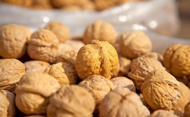 脑卒中|核桃到底早上吃好还是晚上吃好?