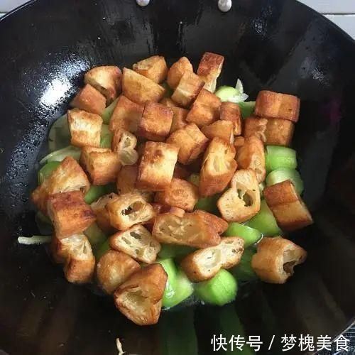 这菜越吃越养人，天然的“褪黑素”，比肉便宜，补水润肤，皮肤变白了