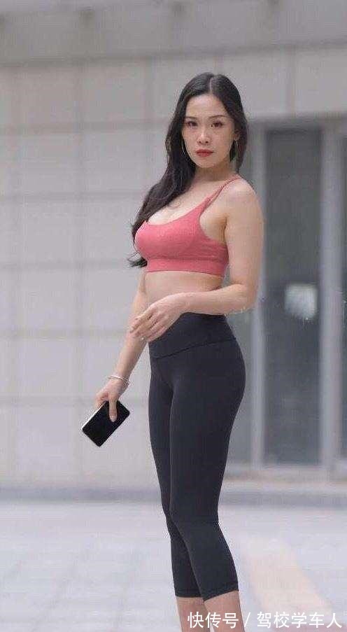 半盖 打底裤最体现女人的优雅气质，简单而时尚的美感，值得一试！