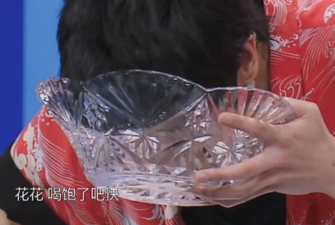 藝人|當華晨宇一口氣喝掉“道具水”，我意識到賈玲沈騰這類藝人多重要