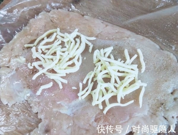 美味|教你在家做超级美味的芝士鸡肉卷,外皮酥脆流行馅,芝士控的福利