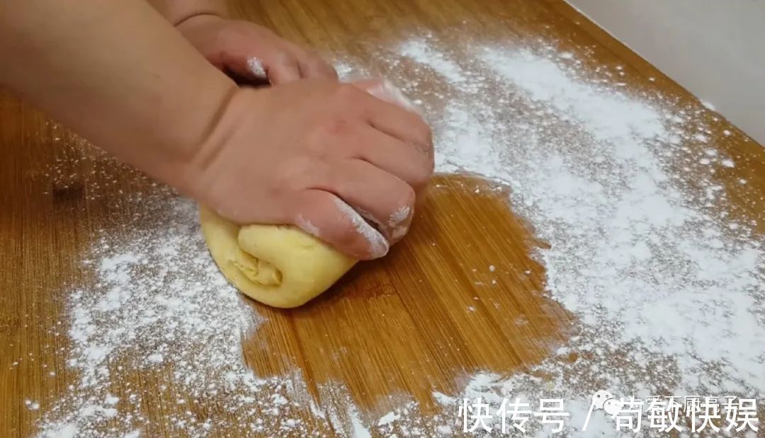 玉米油|以后麻花就这么做，撒1把小茴香，香酥又多层，出锅孩子念念不忘