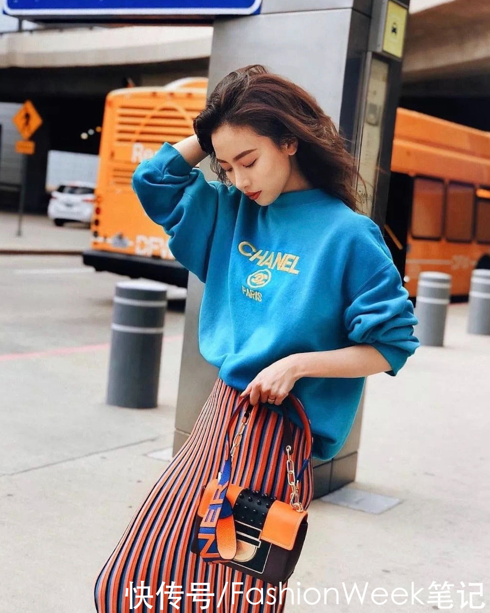 卫衣|秋季愁搭配?卫衣+裙子,时髦精的甜酷女孩搭配最in了