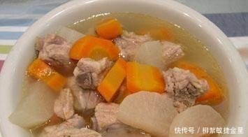 秋冬的萝卜又好吃又便宜,买一堆大萝卜做泡菜,腌萝卜干,美味