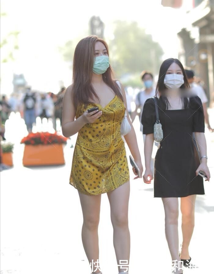 连衣裙|微胖美女穿连衣裙,东南亚风情使她成人群焦点