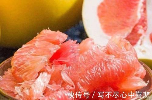 柚子|湿气重的人平时尽量多吃4种水果，助你排出体内湿气，远离大肚腩