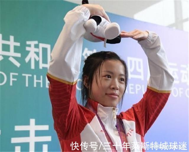 王璐瑶|杨倩不装了!夺奥运首金频繁接代言赚大钱，被累烦:别让我比心了