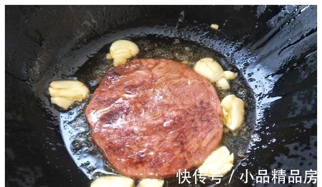 饭店|煎牛排时,教你正确做法,牛排香嫩入味,不比去饭店买的差