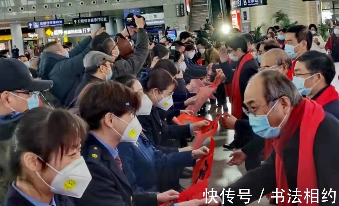 孙晓云$中书协主席孙晓云率书法家送“福”,大众盛赞很亲民,书法进万家