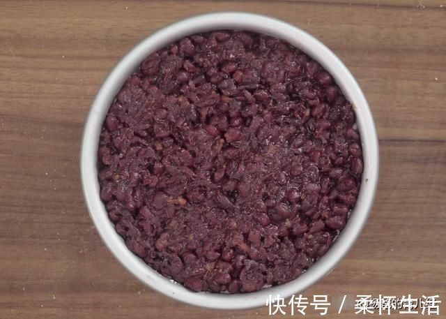 红豆松糕|分享一款孩子爱吃的红豆松糕，香甜味美，松软营养，好吃又解馋