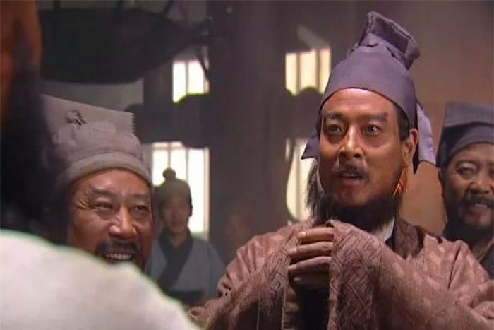 朝廷$梁山108将有一好汉,其实是“朝廷奸细”,作者在取名时早已透露