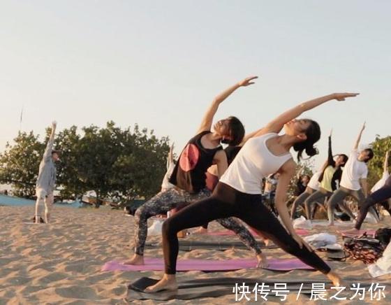 弹力|天使面孔、魔鬼身材，日本健身女神，直角肩身材真的太惊艳了