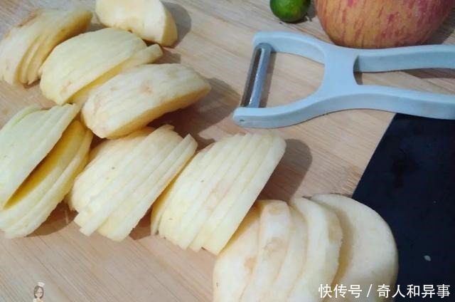 平安夜收到的苹果太多怎么办做个简单又甜蜜的苹果蛋糕吧