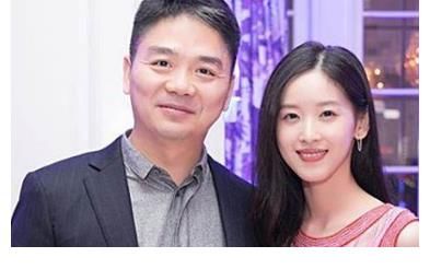 刘强东|刘强东的前妻“藏”了多年，终于露面，章泽天都黯然失色，她究竟是谁？