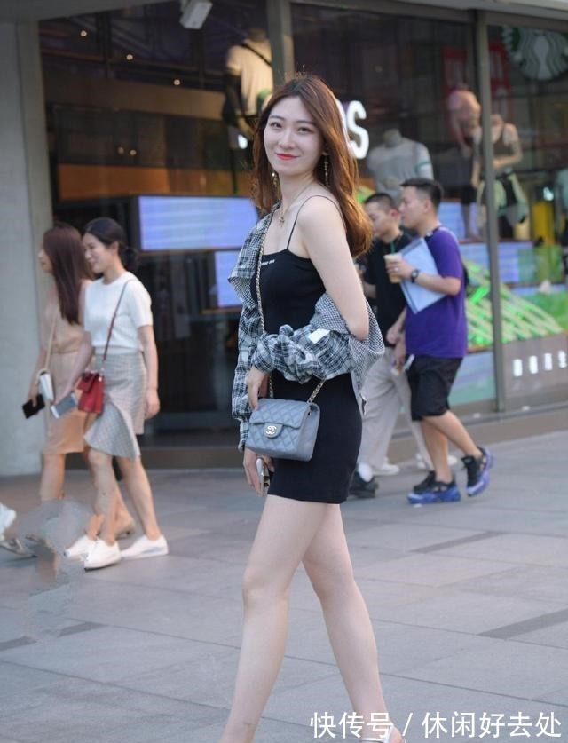 美女 “御姐范”的瑜伽裤美女,轻松兼具优雅与舒适,更显气质!