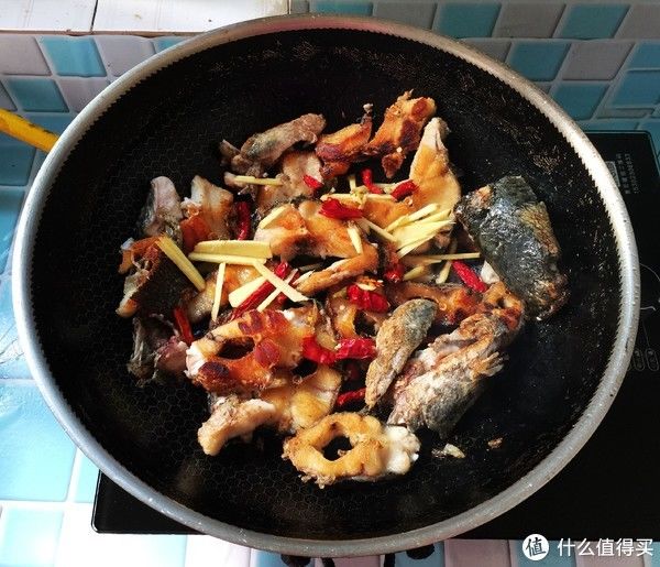 炖鱼时,用“它”来代替水,鱼肉鲜嫩无腥味,一上桌全家抢着吃