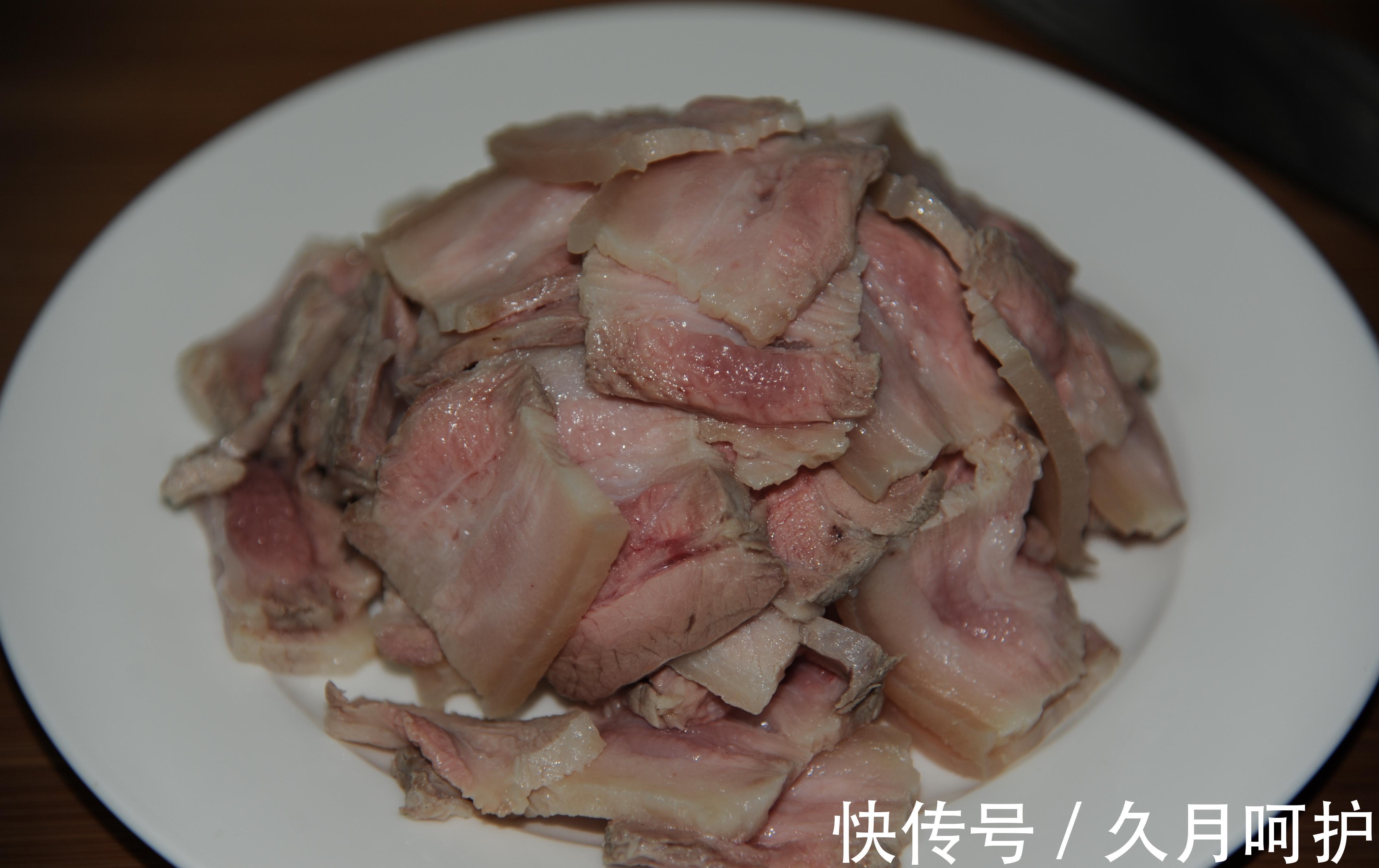 家常回锅五花肉,肥而不腻,解馋下饭,看着就有食欲